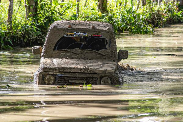 Suzuki Samurai in mud