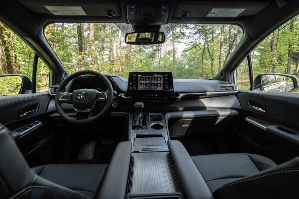 2022_Toyota_Sienna_Woodland_Special_Edition_019-600x400.jpg