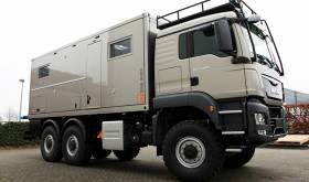 Bliss Mobile. 20 foot Mercedes Zetros 6x6 - The 20 foot unit has the official dimensions of a sea container and can be placed one-on-one on any standard container truck. With a weight of 4200 kg and a length of 6.1 meters, it is suitable for 6WD as well as for 4WD trucks with extended axles. The 20 foot model is the ideal global traveller for 4 people or a family of 2 adults and 2 children. This model has the most complete array of equipment for independent travel.