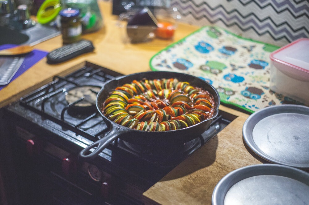 There aren’t very many normal overland rigs with an oven!