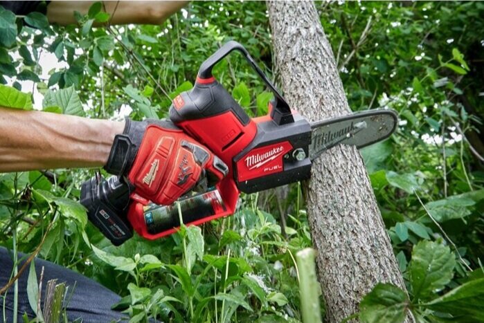 Milwaukee M12 Fuel Hatchet Cordless Chainsaw