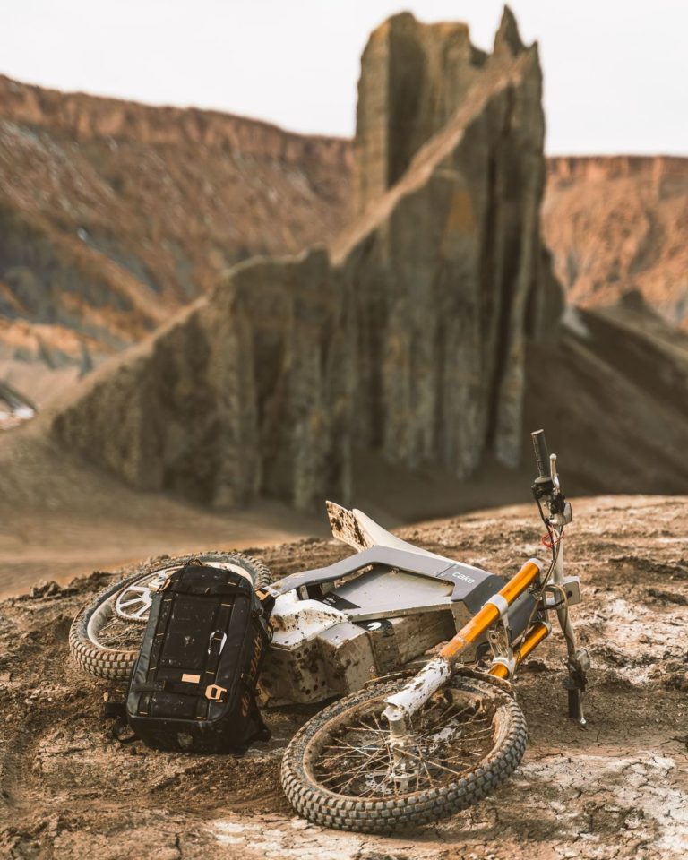 CAKE E-BIKE LAYING ON SIDE IN DESERT