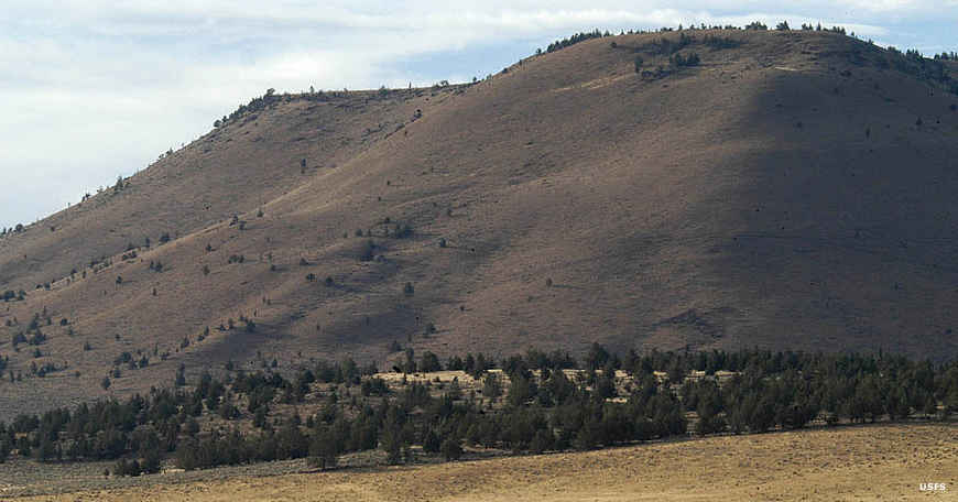 Hills bordering the Crooked River National Grasslands