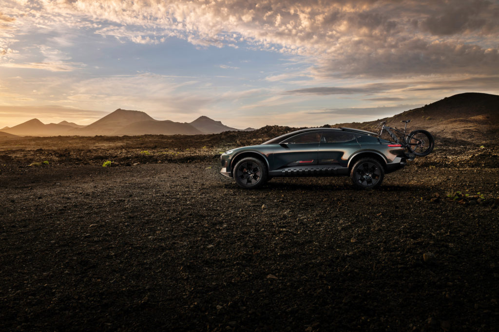 The Audi activesphere concept combines opposites into a perfect synthesis: the elegance of a four-door coupé with true offroad-capabilities and surprising flexibility on the outside, the seamless fusion of the digital and physical world on the inside.