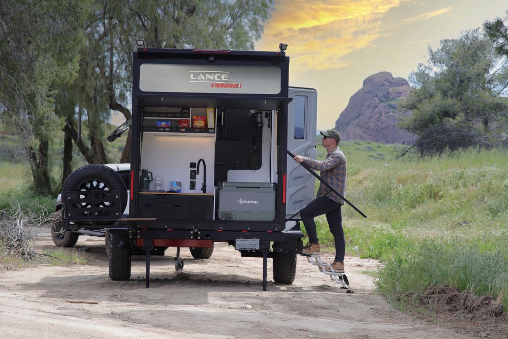 Enduro Campers – Composite Truck Campers