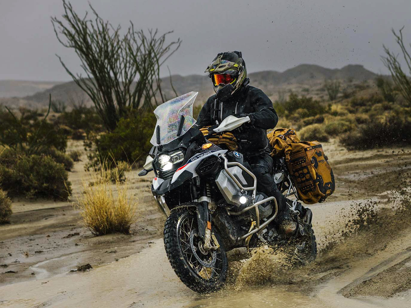 【美品】MOSKO MOTO バジリスク ジャケット　KTM BMW 等 Took the brand new Mosko Reckless 80 kit out (unloaded) on