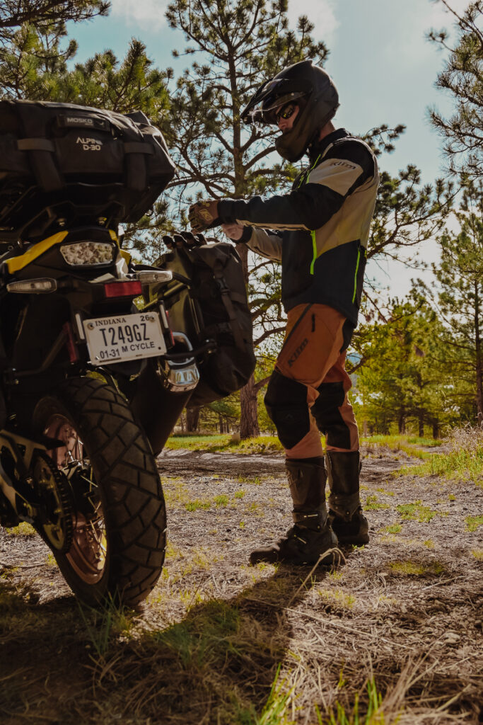 OverlandSuzukiV-Storm800DE202498